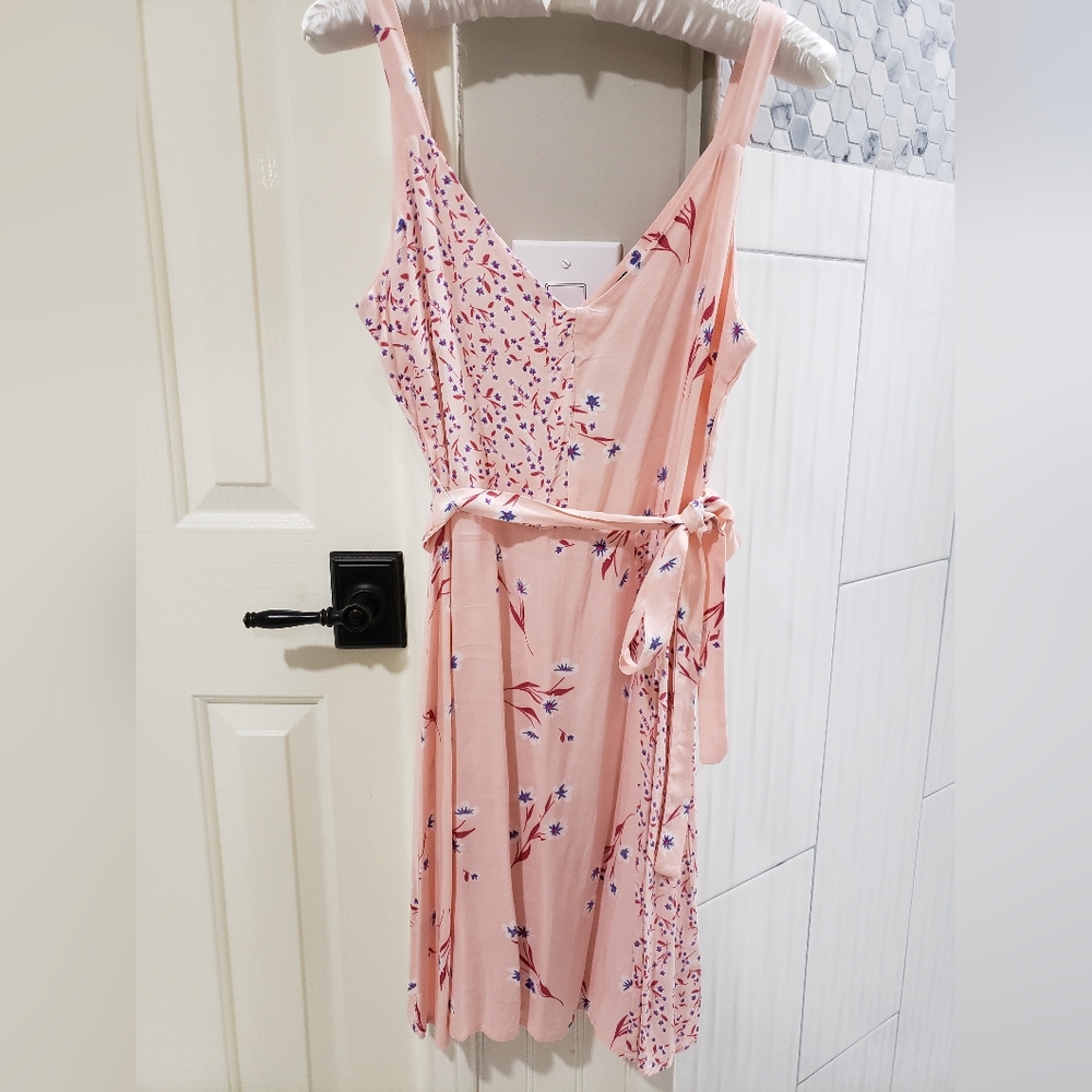 Junior's pink floral summer dress size Psmall. Fits petite women as petite xs-s.